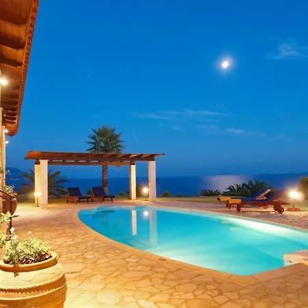 Villa Kleismata Sleeps 6 *