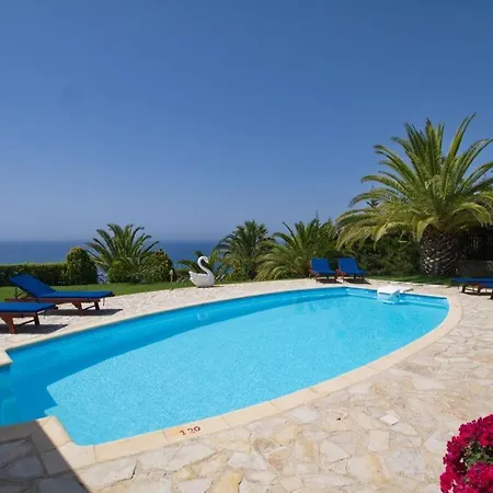 Kleismata Sleeps 6 Villa *